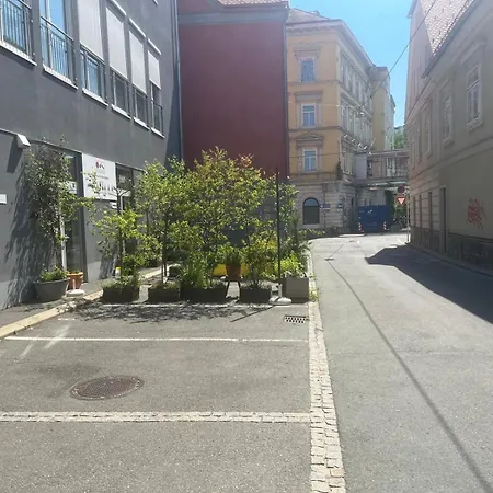 Appartement Neue Im Zentrum Von Fuer 2-4 Personen Graz