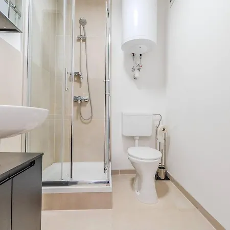 Neue Im Zentrum Von Fuer 2-4 Personen Apartament Graz