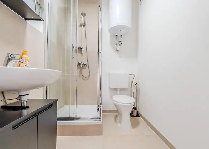 Neue Im Zentrum Von Fuer 2-4 Personen Apartament Graz